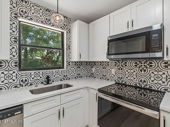 3rd image of 2926 SEARCHWOOD Drive