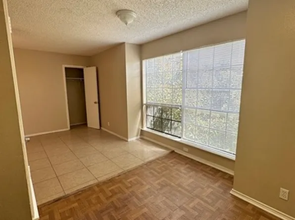 10529 Starcrest Dr, San Antonio, TX 78217