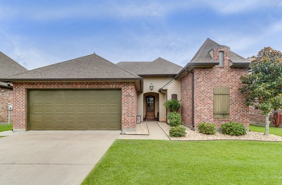 1st image of 130 Clover Leaf Dr