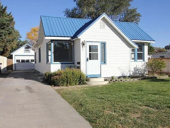 246 Willard Ave — Photo 1