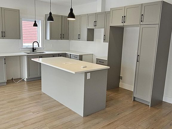 4th image of 21 Ridge Ave