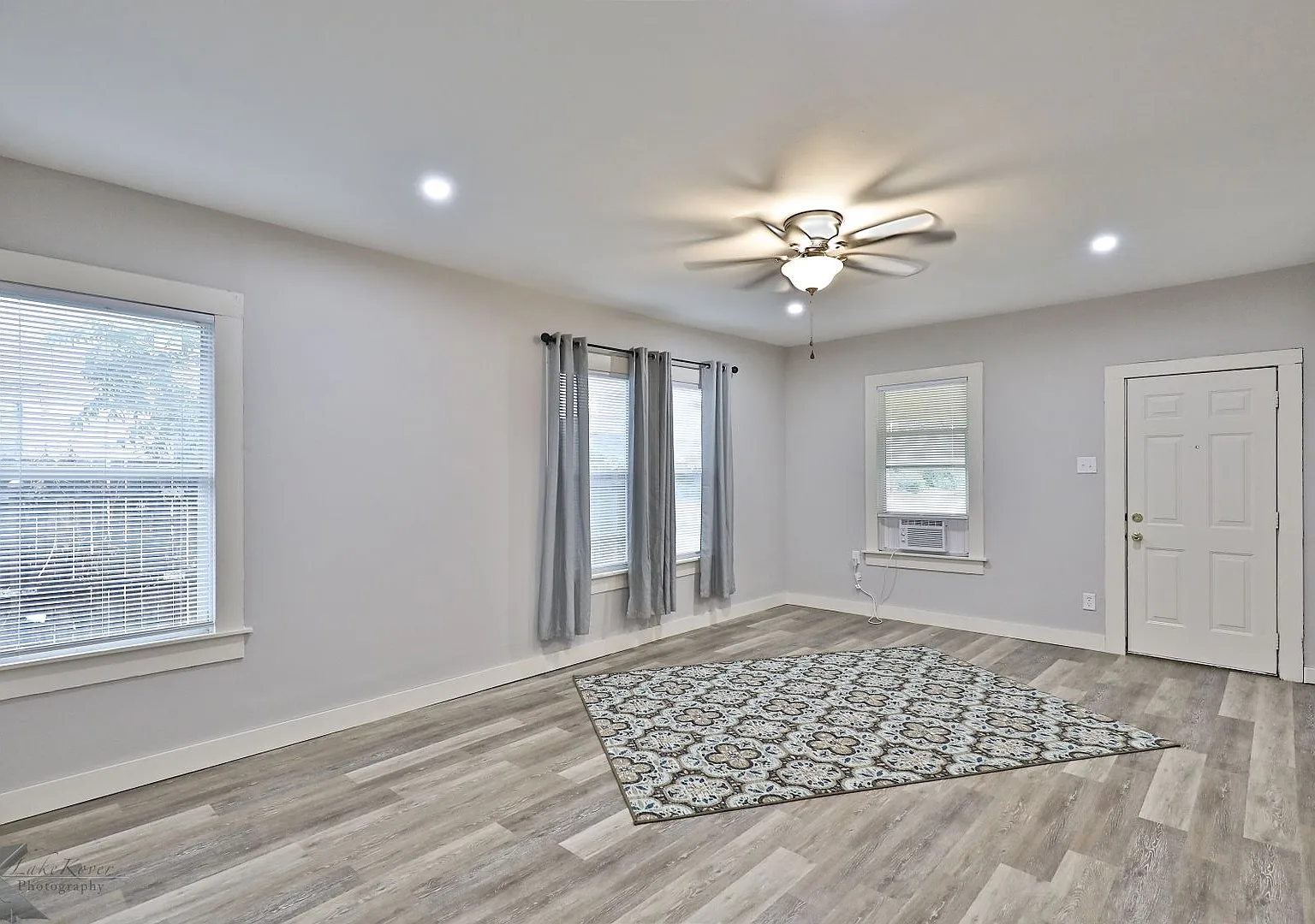 2 Bed 1 Bath; Available Now! — Photo 4