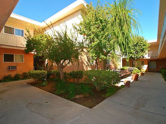 5th image of 16820 Chatsworth St #111