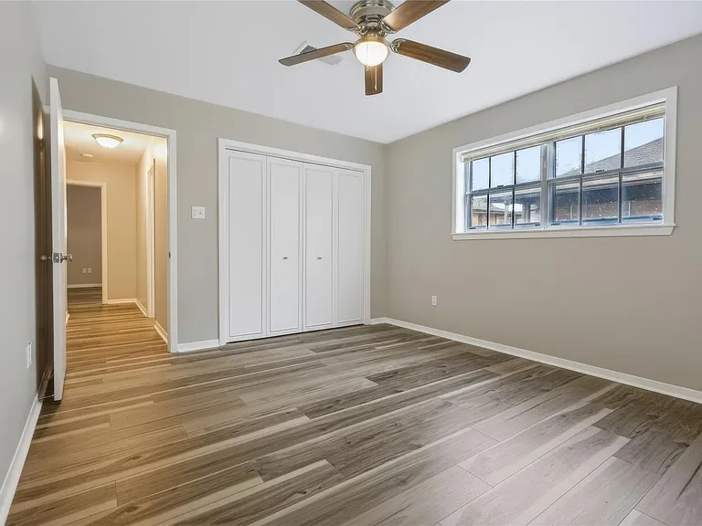 2405 Powell St — Photo 14