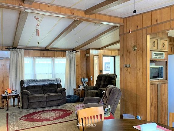 5th image of 2412 Leisure Ln