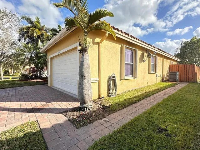 19010 NW 10th St — Photo 9