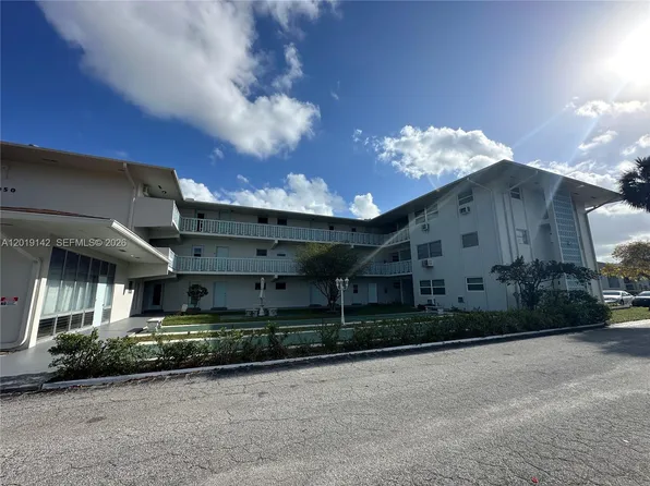1050 E Sample Rd APT 208, Pompano Beach, FL 33064