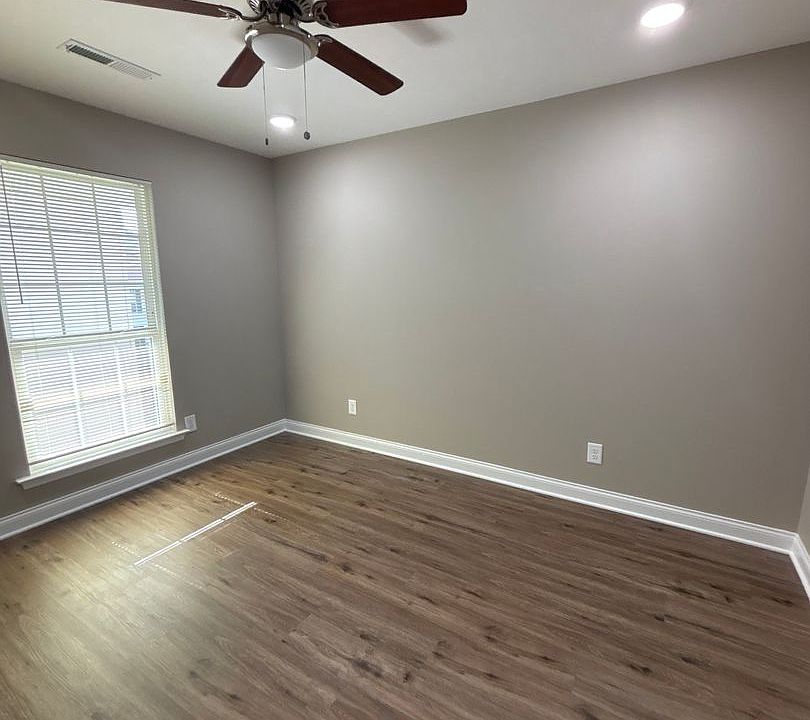 2nd image of 900 Mountain Creek Rd APT M-174