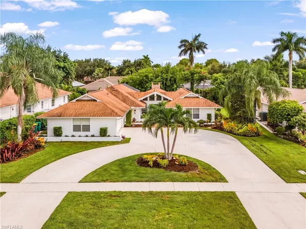2472 Pine Woods CIR #17, NAPLES, FL 34105