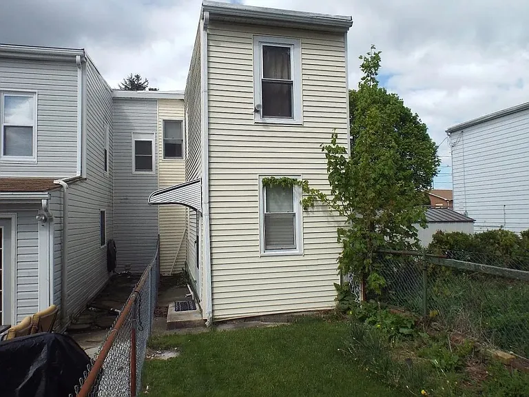 113 S Railroad Ave — Photo 3