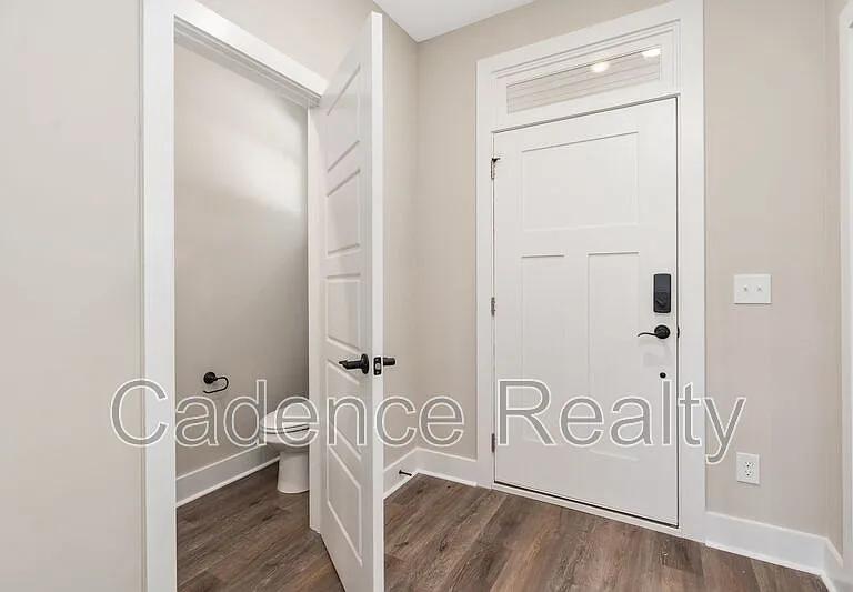 1709 Perimeter Loop — Photo 11