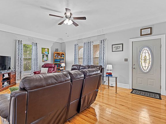 3rd image of 110 Draper St