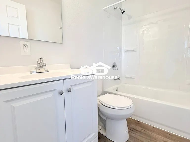 211 S Green St #4 — Photo 3