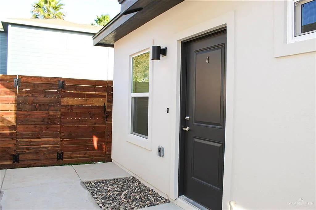3 bed, 2.0 bath, 1073 sqft, $1,400 — Photo 3