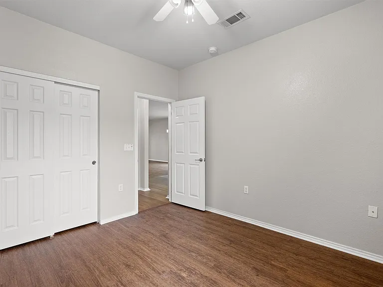 330 Portsmouth Dr — Photo 32