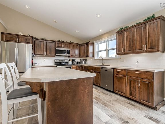 4th image of 75 Evan Rd