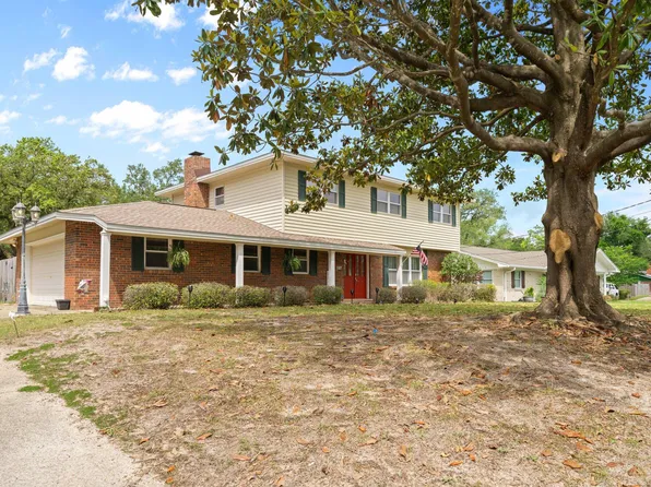 197 Country Club Rd, Shalimar, FL 32579