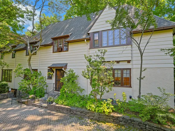 5056 Delafield Avenue image 1 of 29