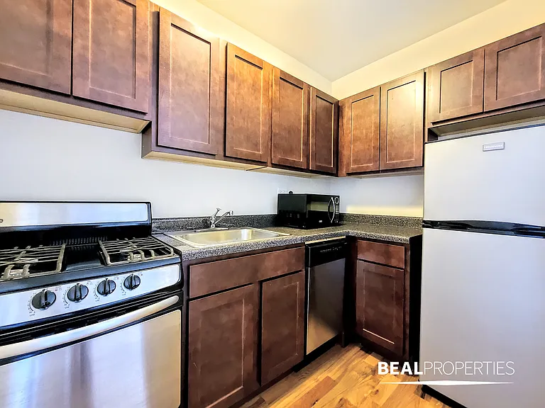 818 W Diversey Pkwy — Photo 13