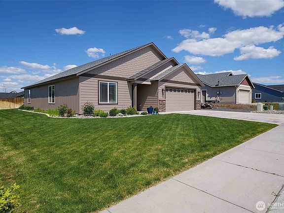 3rd image of 811 7th Avenue NE