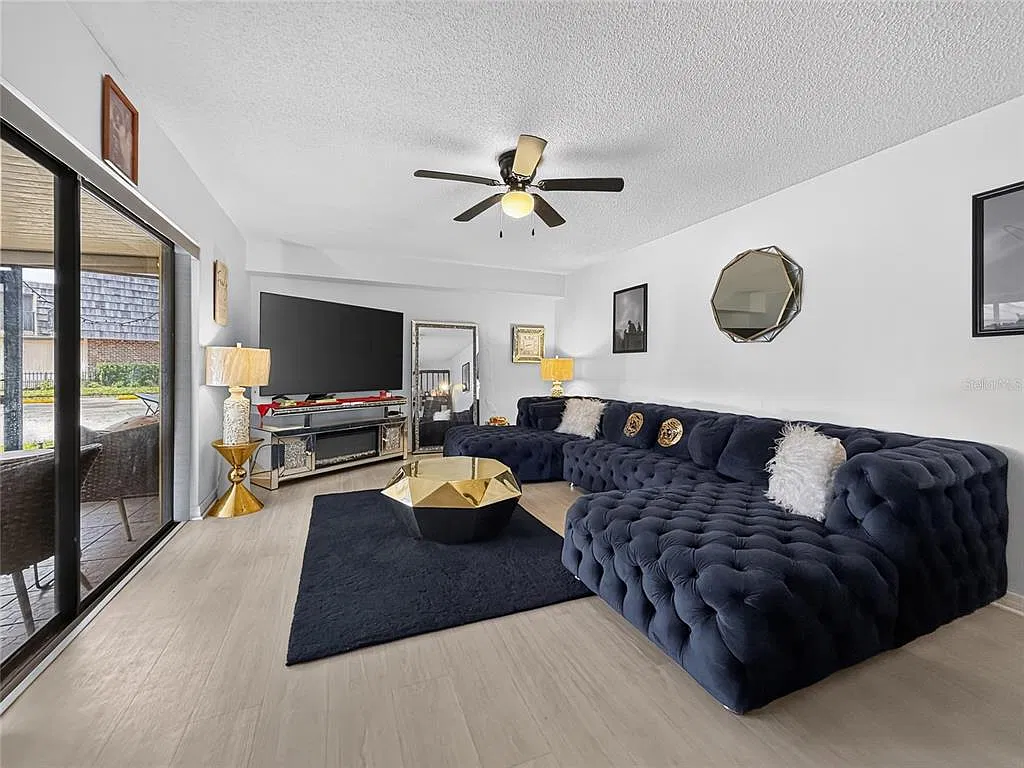 2 bed, 2.5 bath, 1288 sqft, $1,625 — Photo 3