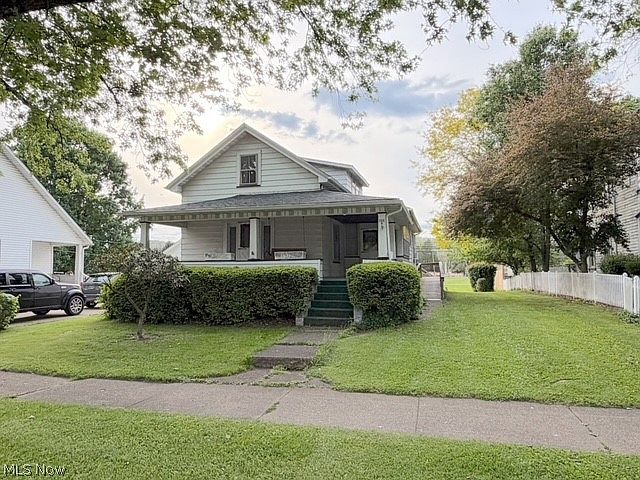1st image of 208 W Main St