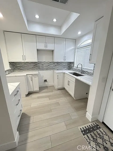 2 bed, 2.5 bath, 1024 sqft, $4,000 — Photo 2