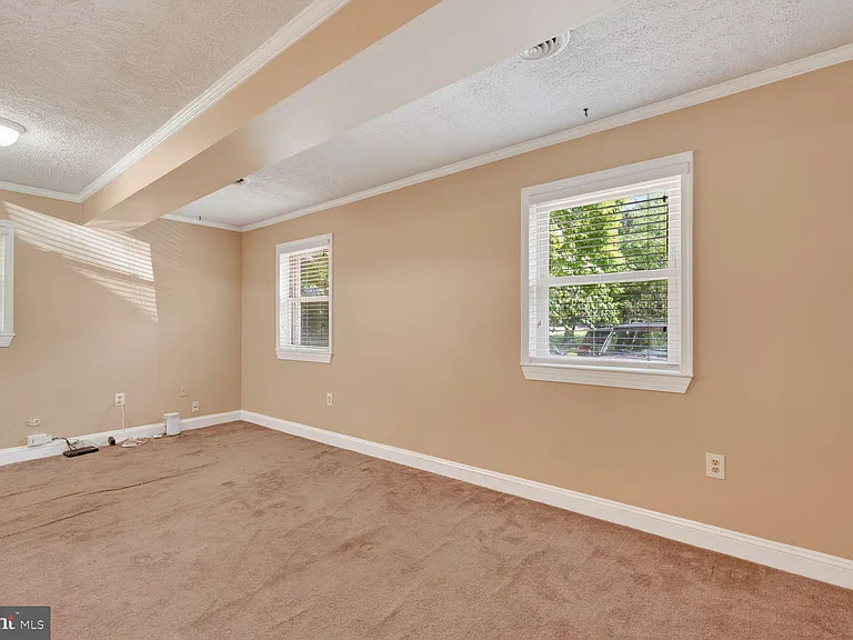 6013 Neilwood Dr — Photo 11