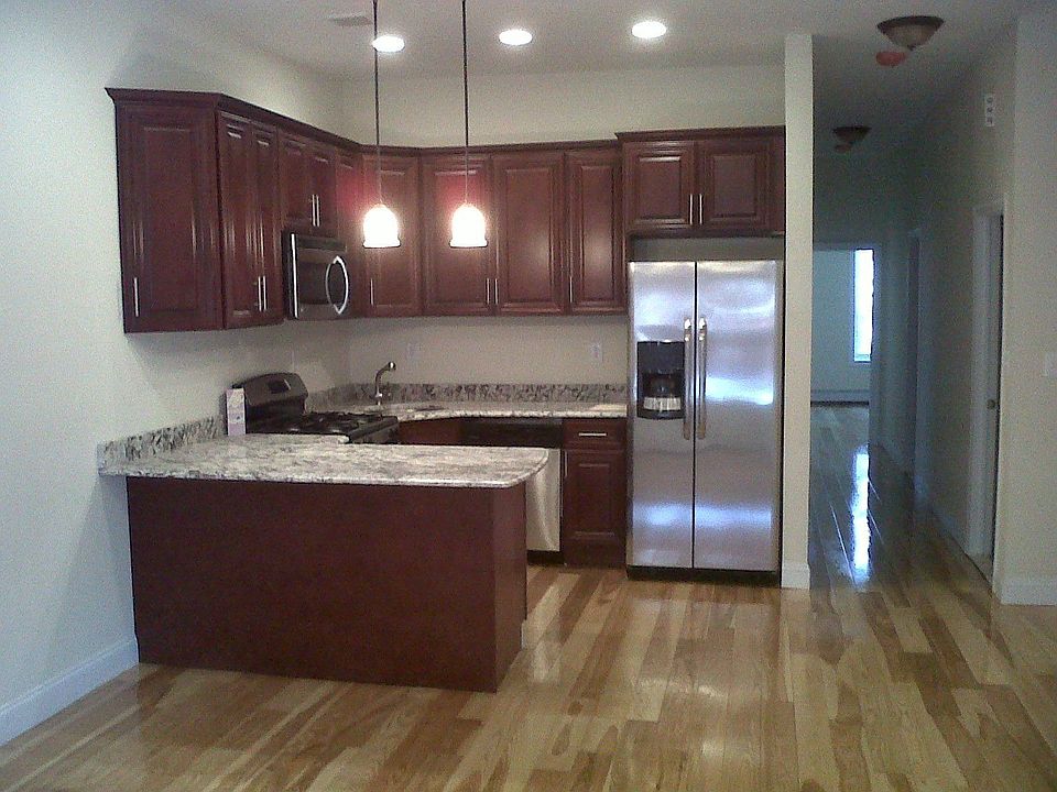 2nd image of 219 Hemlock St