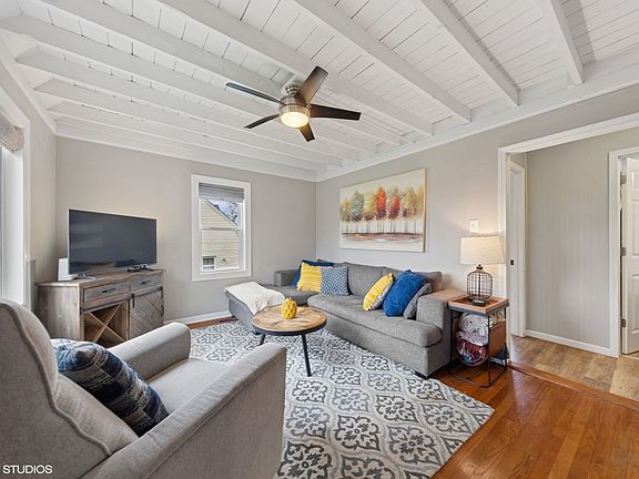 2nd image of 300 N La Londe Ave
