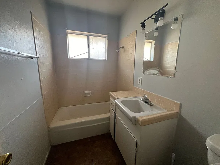 229 S Buena Vista St — Photo 21