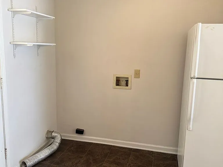 2077 N Whisnant Ave — Photo 3