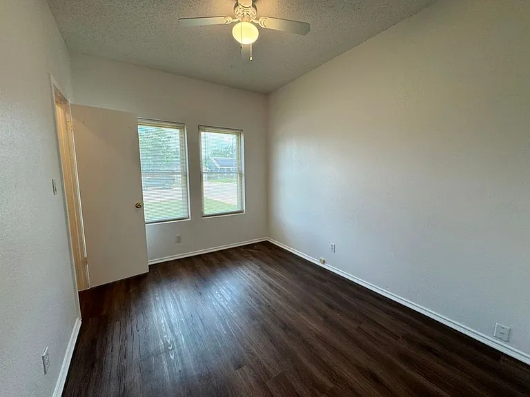 16404 Edgemere Dr — Photo 6