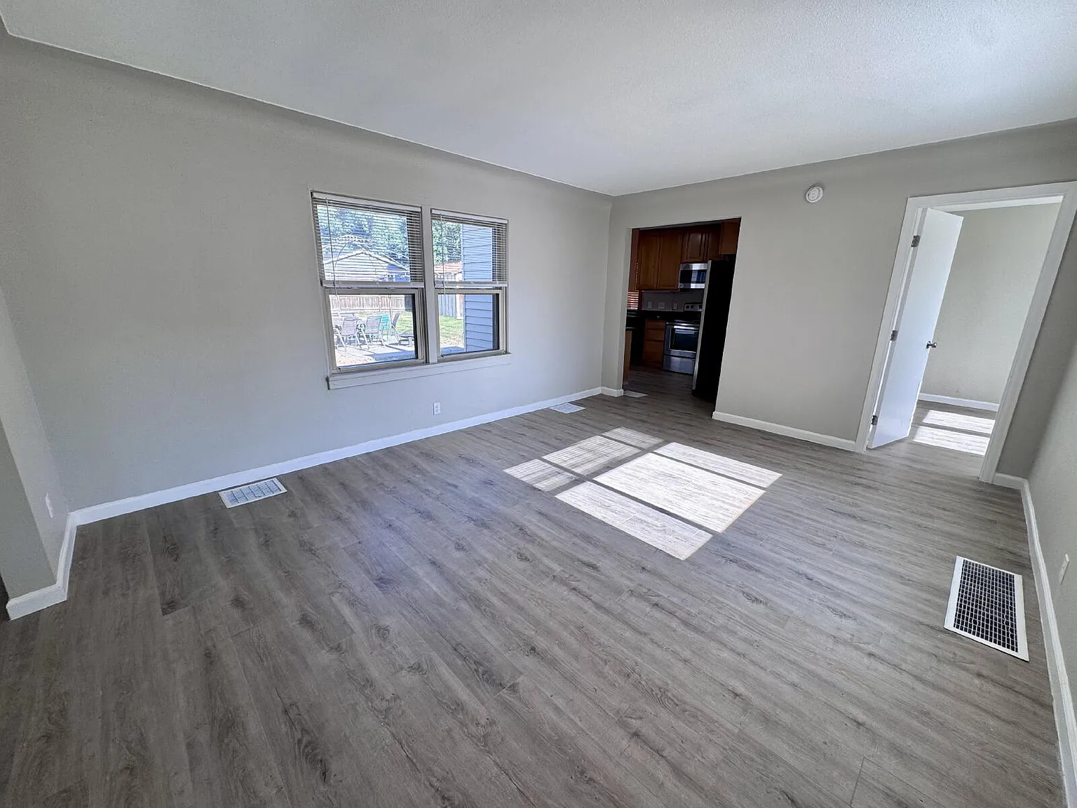 Charming 3-Bedroom 1-Bath Duplex — Photo 3
