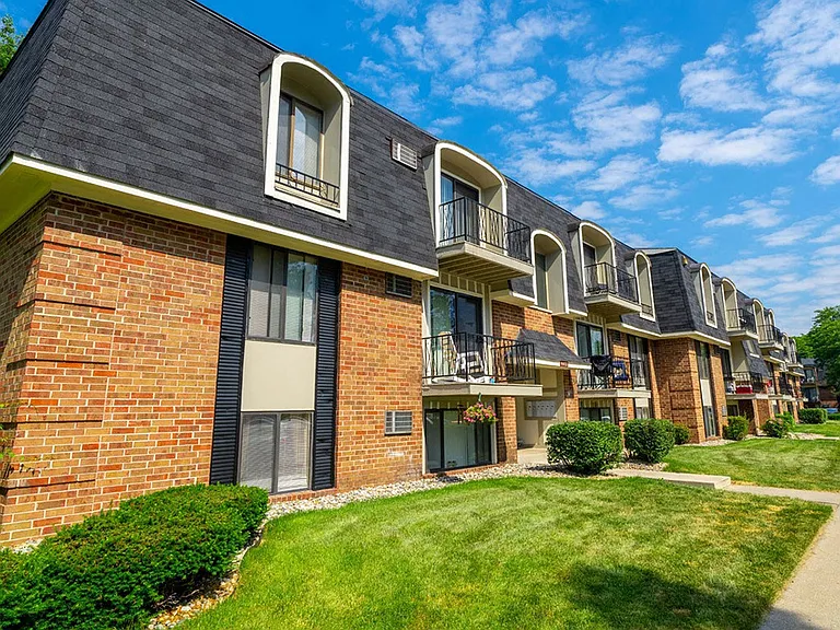 Hickory Village Apartments — Photo 35