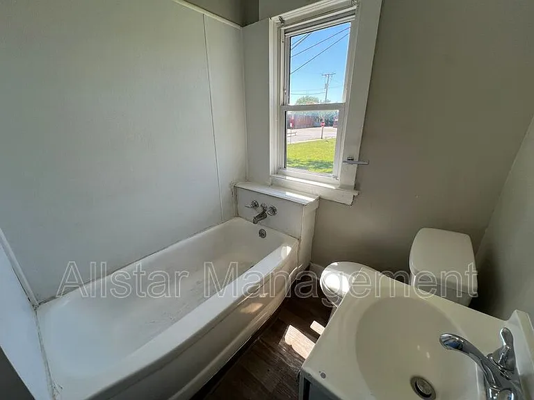 13815 Idarose Ave #1 — Photo 14