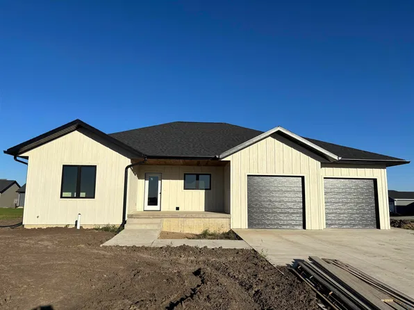 1625 Juneau Pl SE, Orange City, IA 51041