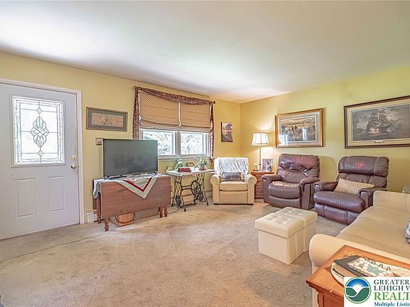 5th image of 2034 Wind Hill Rd