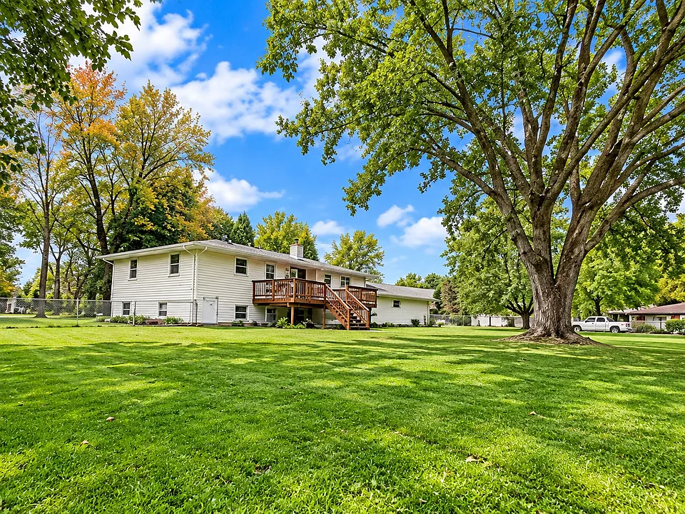 1325 Fox River Dr