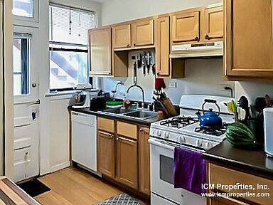 3rd image of 1911 W Winnemac Ave #2N