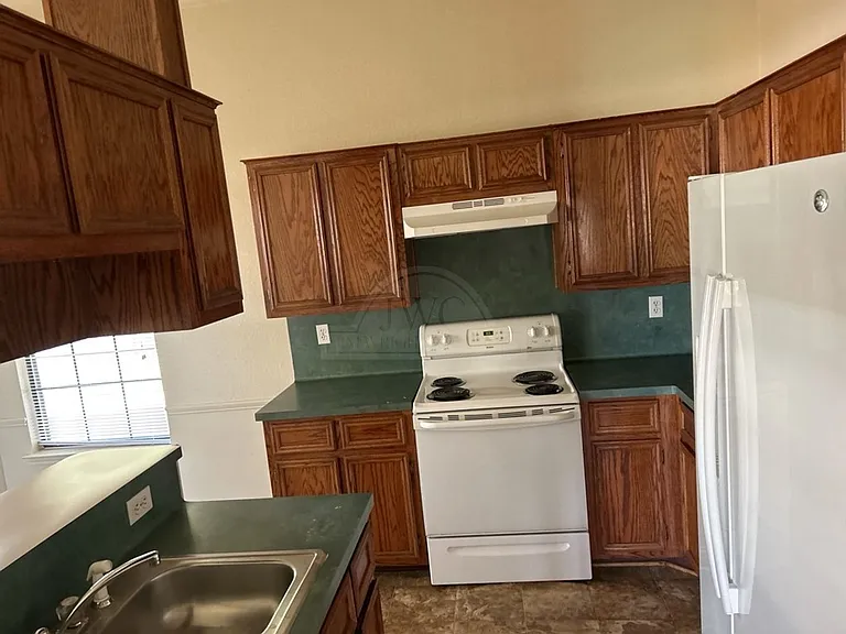 1001 Clairidge Ave — Photo 6