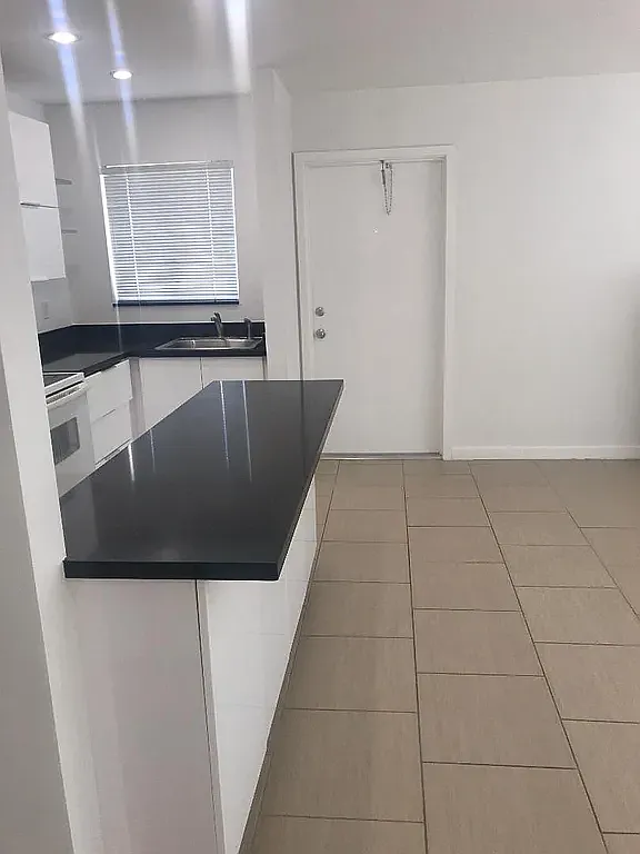 2 bed, 950 sqft, $2,275 — Photo 3