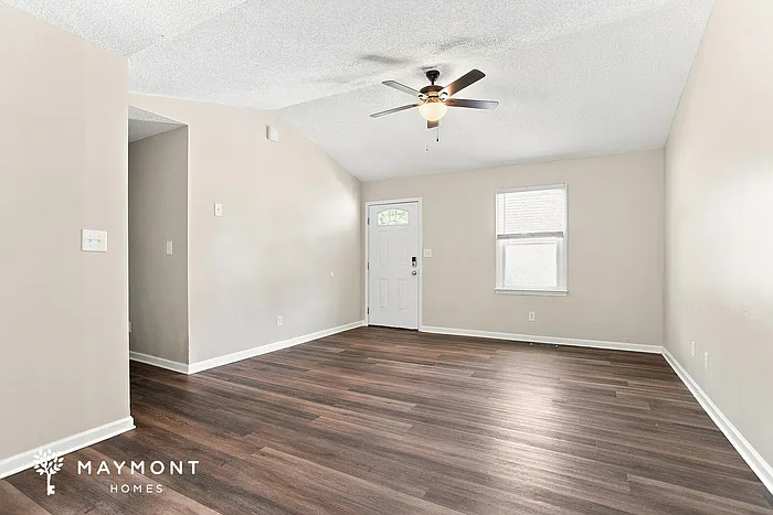 3 bed, 2.0 bath, 1120 sqft, $1,795 — Photo 3