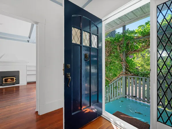 1376 11th St, West Vancouver, BC V7T 2M9