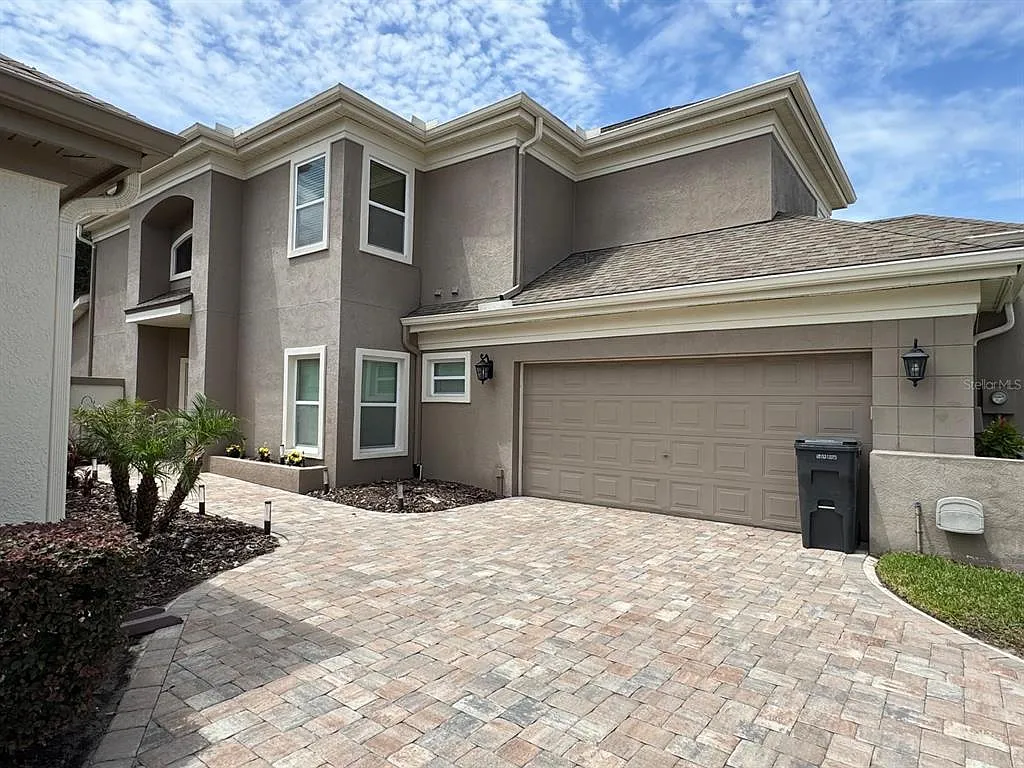 3 bed, 2.5 bath, 2241 sqft, $3,400 — Photo 1