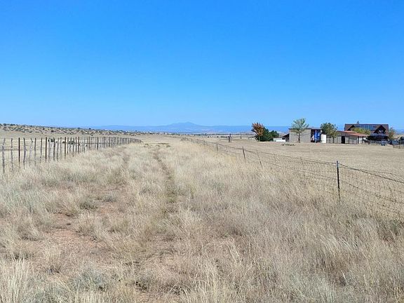 3rd image of 1112 S Trails End