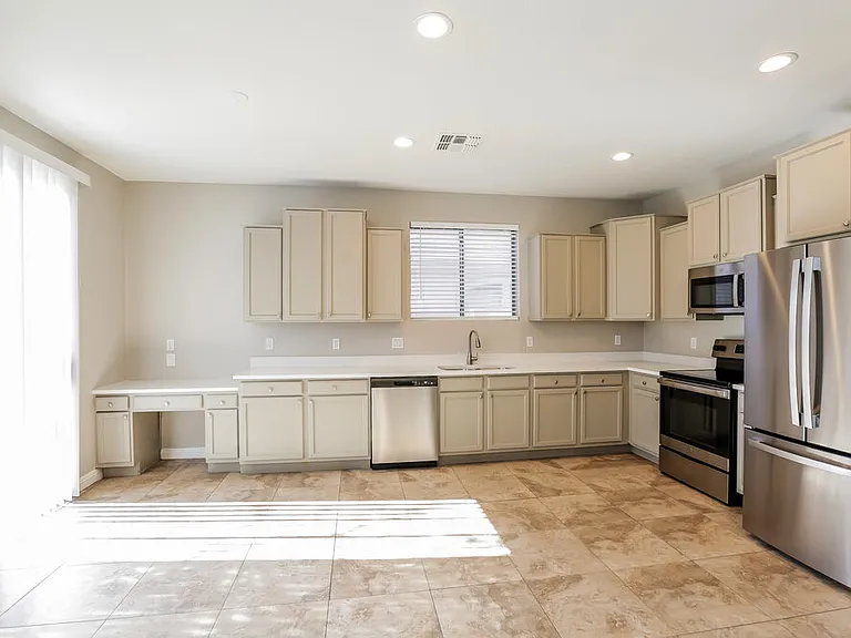 1613 W Saint Catherine Ave — Photo 7