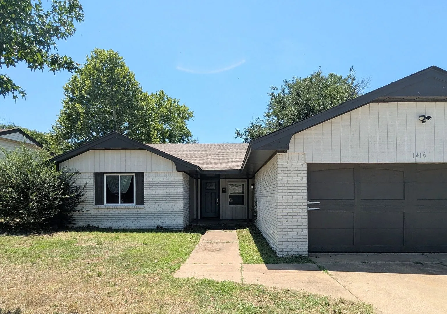 Charming OKC Home | 3 Bedrooms, 2-Car Garage & Spacious Fenced Backyard! — Photo 2