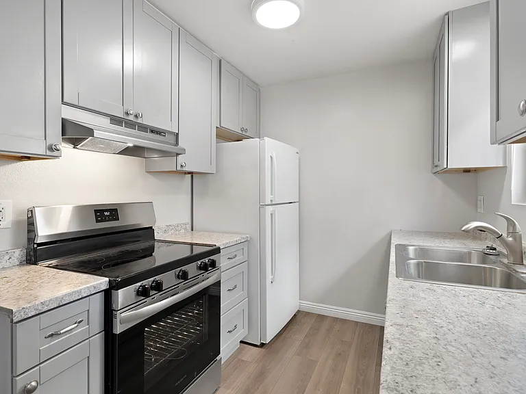 213 W Santa Barbara St #D — Photo 6