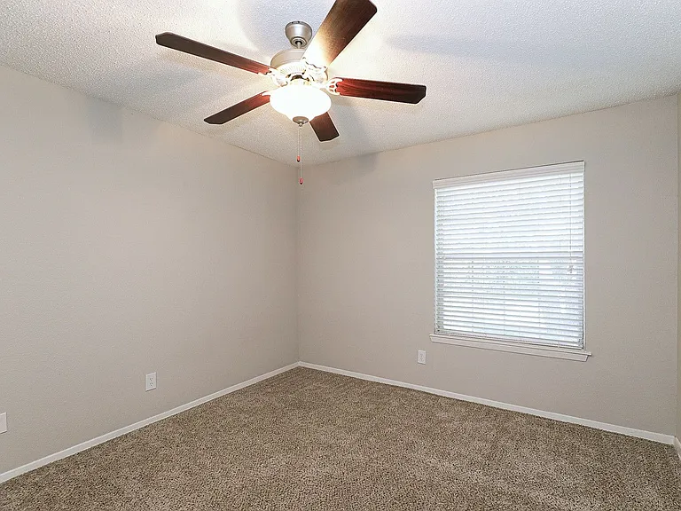 City Crest Apartments — Photo 112
